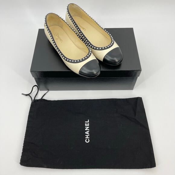 Chanel | Cream Black Lambskin Pearl CC Cap Toe Ballet Flats 2016 FR 37C - Picture 16 of 16